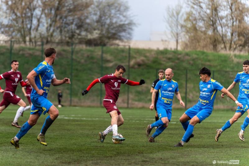 A Marosvásárhelyi SE megőrzi vezető pozícióját, miközben a szászrégeni csapatnak egyre kevesebb ideje marad a fordításra | Székely Sport