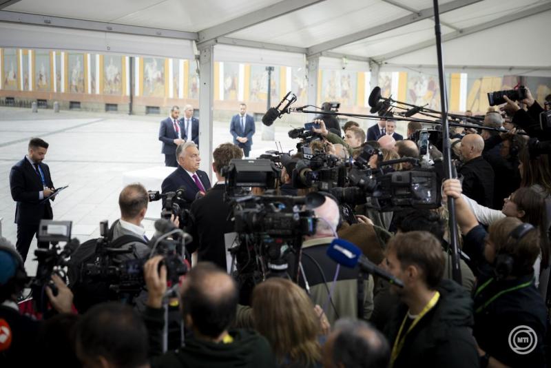 Orbán Viktor kijelentette, hogy Ukrajna csatlakozása az Európai Unióhoz nem lehetséges Magyarország beleegyezése nélkül.