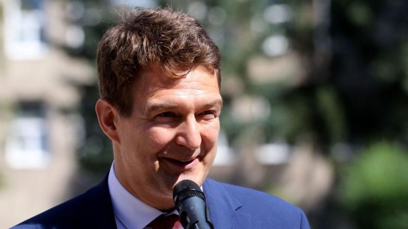 Kormánybiztos látogatott el a besenyőtelki iskolába, ahol egy jelentős előrelépésről számolt be.