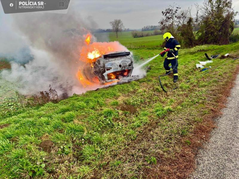 Nyitrai kerületben egy autó lángra kapott, de a sofőr igazi szerencsével úszta meg a dolgot.