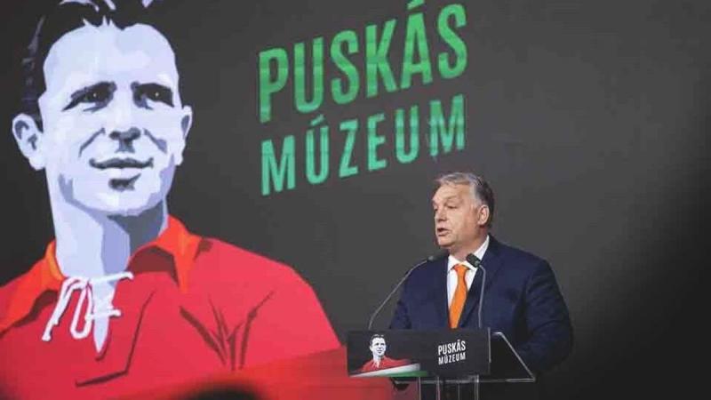 A FIFA elnöke kifejezte gratulációját, miközben Orbán Viktor ünnepélyes keretek között megnyitotta a Puskás Múzeum kapuit - számol be róla a Ripost.