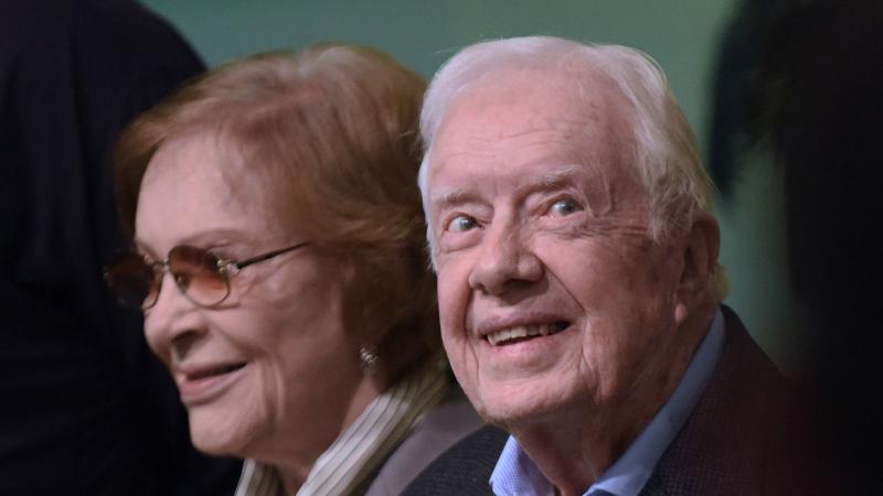 Elhunyt Jimmy Carter, az Egyesült Államok egykori elnöke és Nobel-békedíjas, akinek életműve és elkötelezettsége a béke és az emberi jogok iránt világszerte elismerést nyert.