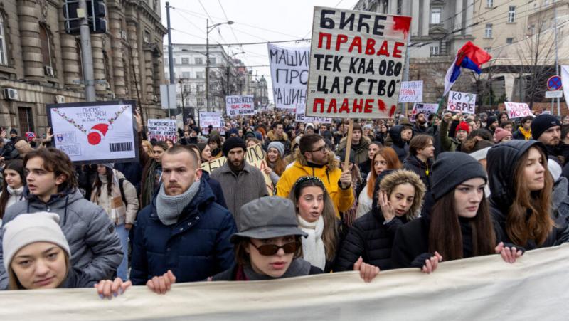 Felfordulás történt Magyarország szomszédságában, ahol az indulatok szinte robbanásszerűen törtek a felszínre, és olyan botrány kerekedett, amihez foghatót ritkán látni.