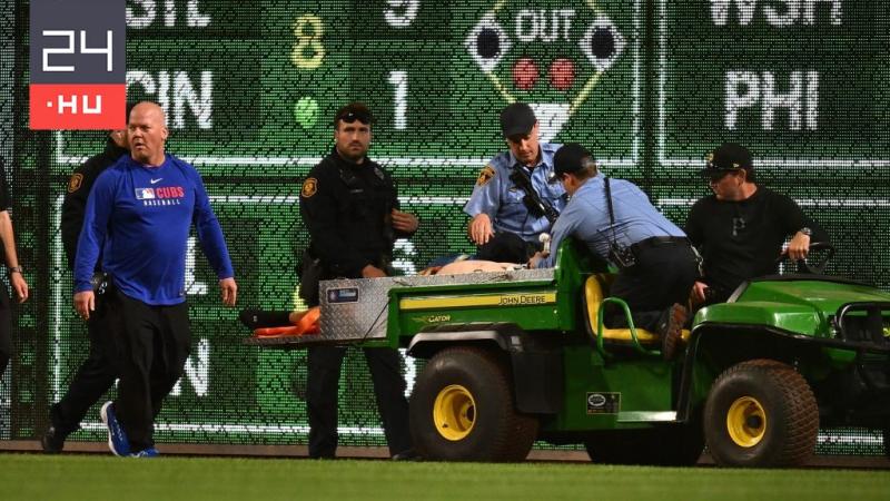 Egy több méteres magasságból, szinte súlytalanságban, egy lelkes szurkoló érkezett a baseballpályára a meccs közepén. Az izgalom és a feszültség pillanatai között, mintha a levegőben lebegve, a szurkolói szenvedélyét hozta magával a földre.