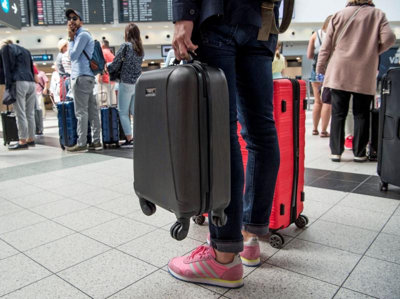 Az EU átalakítja a járatkésések utáni kártérítések szabályait, ezzel a légitársaságok érdekeit helyezve előtérbe, miközben az utasoknak kevesebb védelmet biztosítanak.