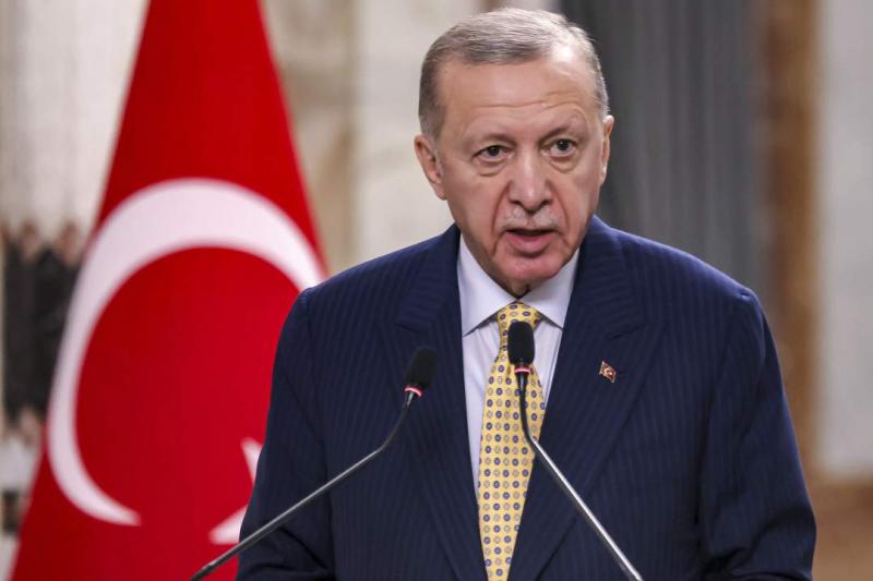 Török elnök: Izrael törekvése az iráni-amerikai nukleáris tárgyalások meghiúsítására

Recep Tayyip Erdoğan, a török elnök, egy nemrégiben tett nyilatkozatában bírálta Izraelt, amiért az aktívan próbálja akadályozni az iráni-amerikai nukleáris megállapodás
