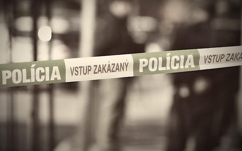 A harmadik emeleti erkélyről lezuhant az idős bácsi, és sajnos tragikus véget ért az élete.