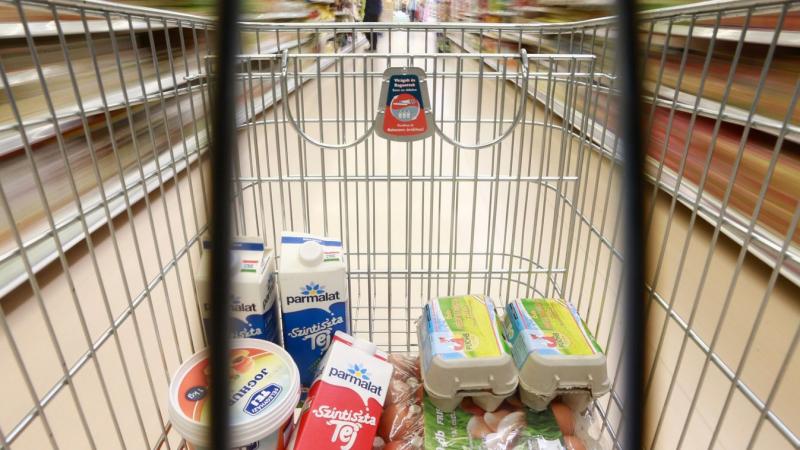 A nyers tej ára az egekbe szökött, de a magyar vásárlók számára van egy kedvező fejlemény.