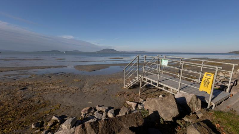 Milliárdos mentőakció vette kezdetét a Balaton partjainál: 50 ezer köbméternyi iszapot fognak eltávolítani. - Pénzcentrum