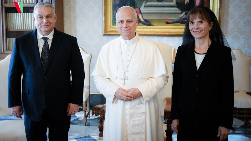 A Vatikáni Hírek beszámolója szerint Orbán Viktor és családja szívélyes fogadtatásban részesült a Szent Péter bazilikában. A rendezvény különleges hangulata és a vendégek meleg üdvözlése emlékezetessé tette a látogatást.