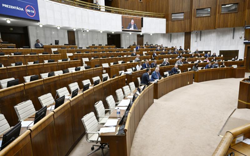 A parlamenti munkafolyamatok lendülete: novemberre több tucatnyi törvénytervezetet sikerült elfogadni.