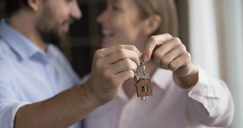 Sajnos elszomorító, hogy mennyi időt kell eltölteni a munkával egy saját lakás megszerzéséért Magyarországon.