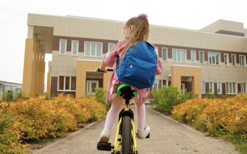 Közúton bicikliző gyerekek? A szülők az elnöknél fejezik ki aggodalmukat!