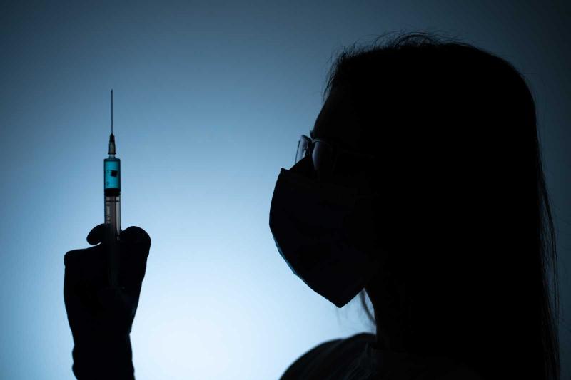 A miniszter bejelentette, hogy jogi lépéseket tett az összeesküvés-elméletek terjesztésével foglalkozó orvosok ellen.